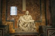 Michelangelo's_Pieta_5450